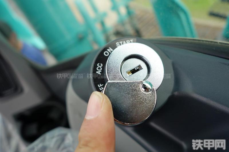 神钢SK330-8挖掘机局部