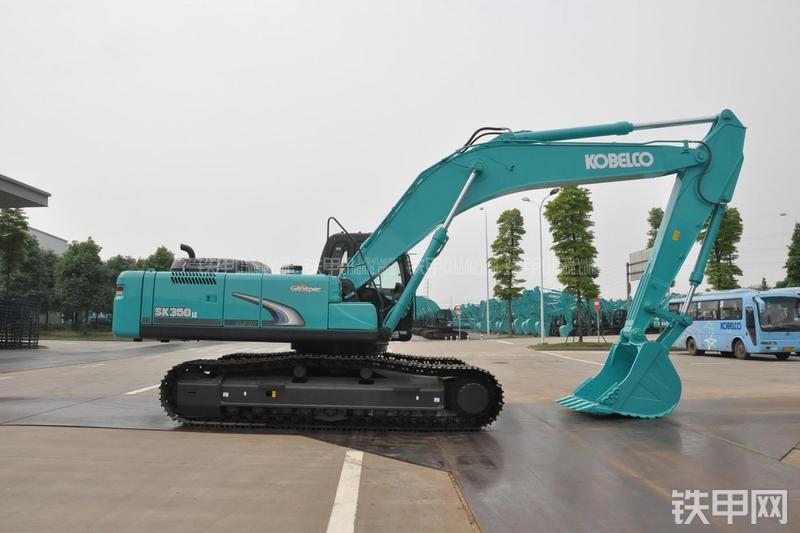 神钢SK350LC-8挖掘机整机外观