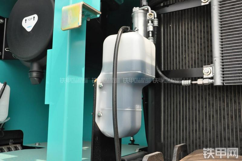 神钢SK270D挖掘机局部