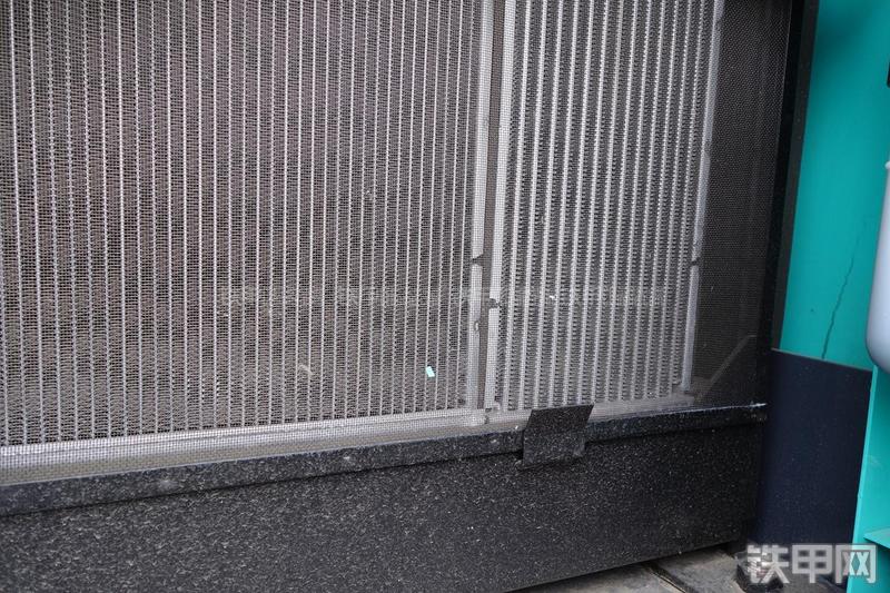 神钢SK380D挖掘机局部