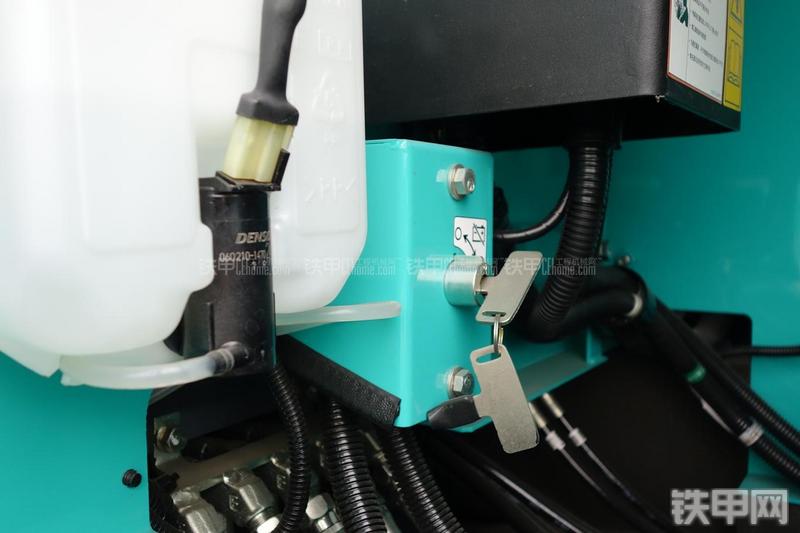 神钢SK495D挖掘机局部