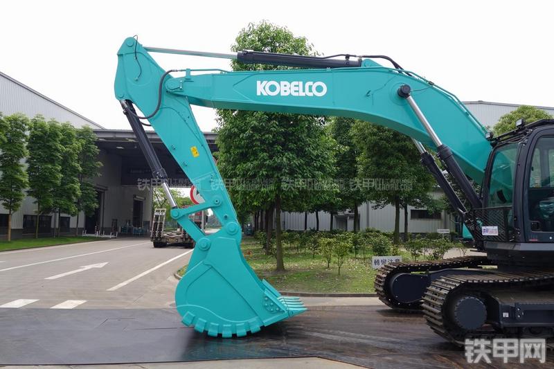 神钢SK380D挖掘机局部