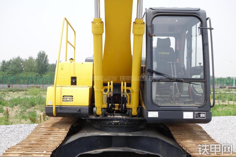 玉柴YC230LC-8挖掘机局部