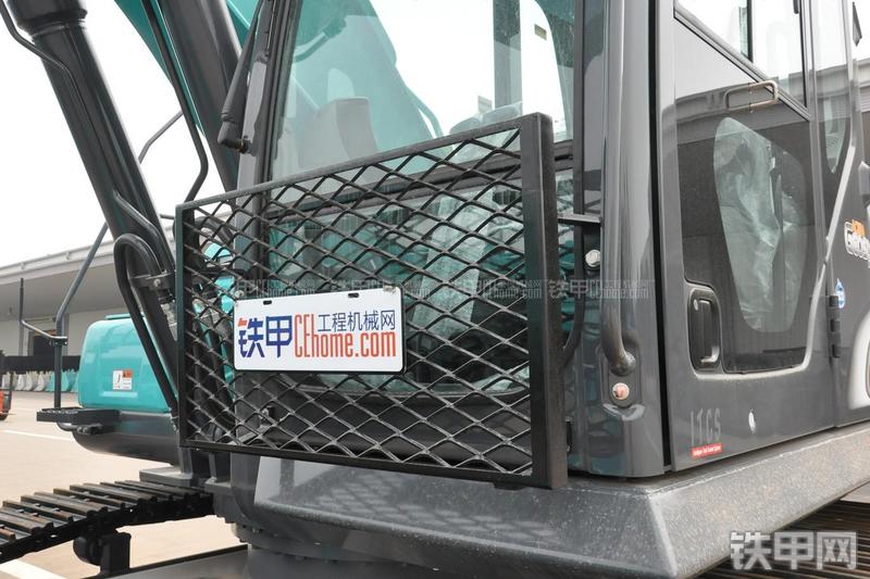 神钢SK270D挖掘机局部