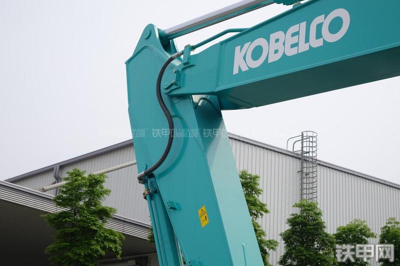 神钢SK330-8挖掘机局部