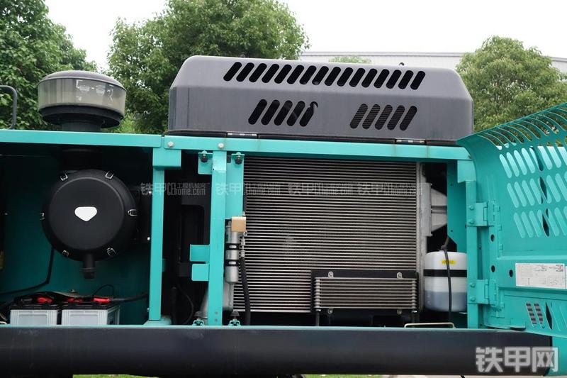 神钢SK460-8挖掘机局部