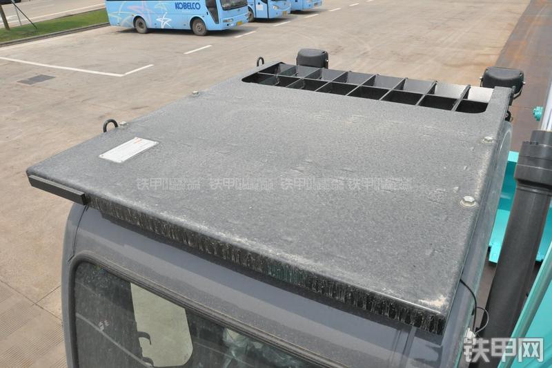 神钢SK270D挖掘机局部