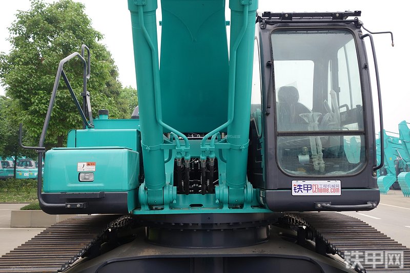 神钢SK460-8挖掘机局部