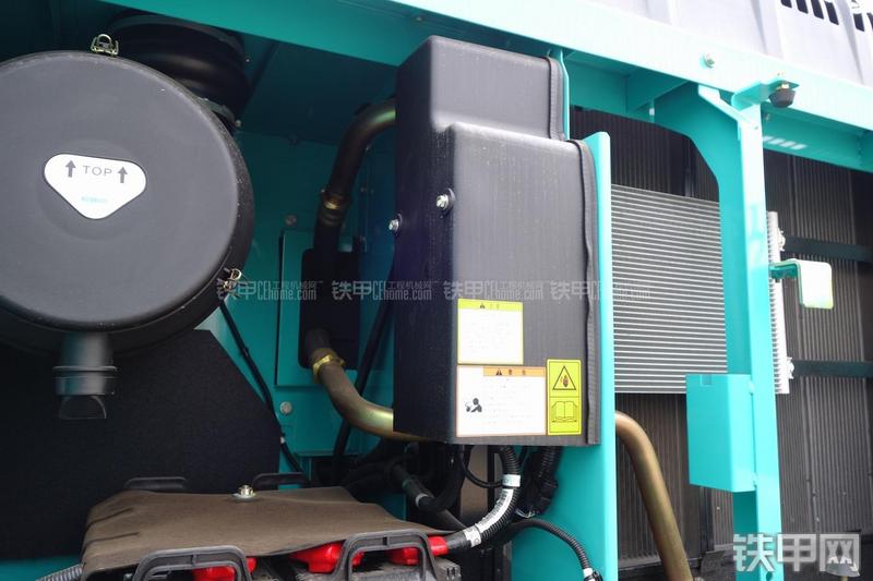 神钢SK380D挖掘机局部