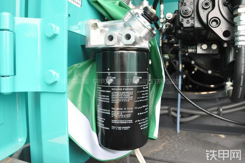 神钢SK270D挖掘机局部