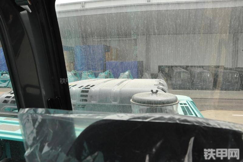 神钢SK270D挖掘机局部