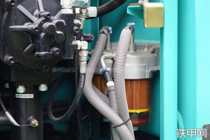 神钢SK460-8挖掘机局部