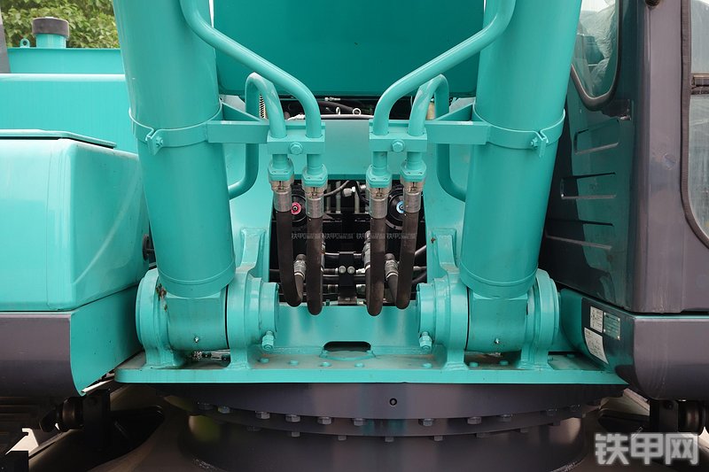 神钢SK460-8挖掘机局部