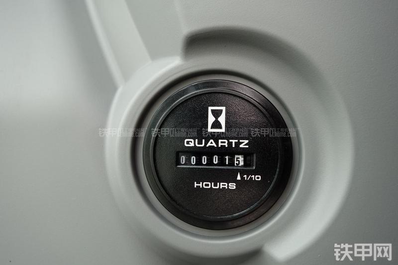 神钢SK330-8挖掘机局部