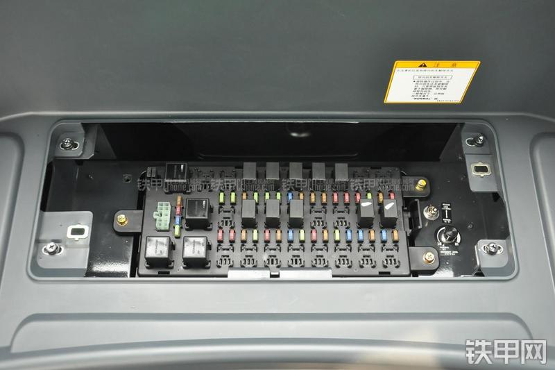 神钢SK350LC-8挖掘机局部