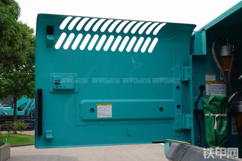 神钢SK380D挖掘机局部