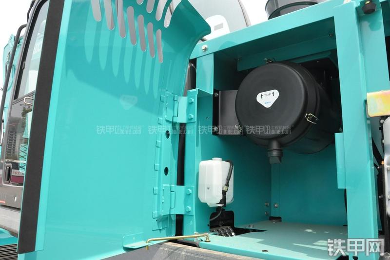 神钢SK270D挖掘机局部