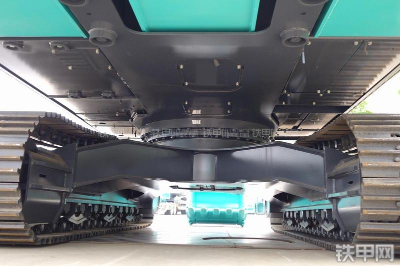 神钢SK380D挖掘机局部