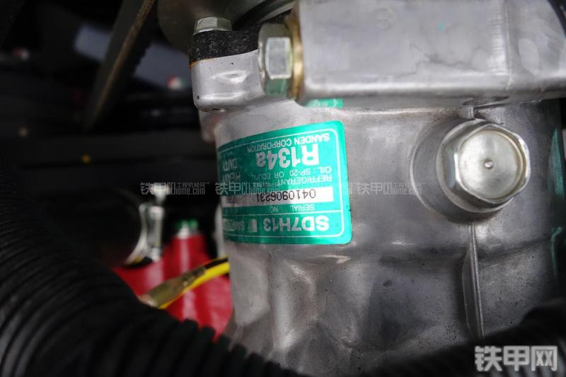 神钢SK495D挖掘机局部