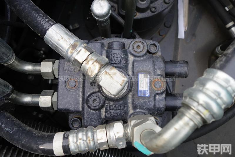 神钢SK495D挖掘机局部