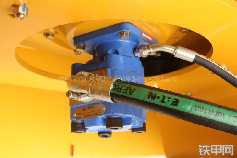 山东临工RS8140压路机局部