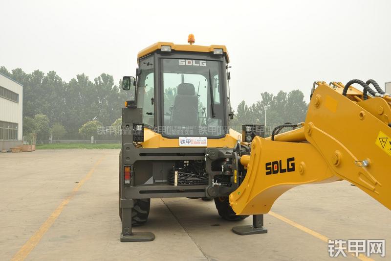 山东临工B877挖掘装载机整机外观