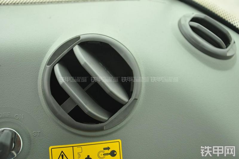 山东临工RS8140压路机局部