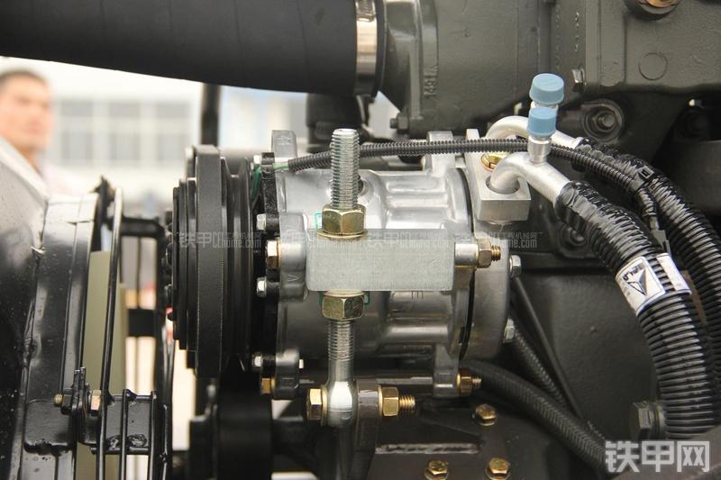 山东临工RS8140压路机局部