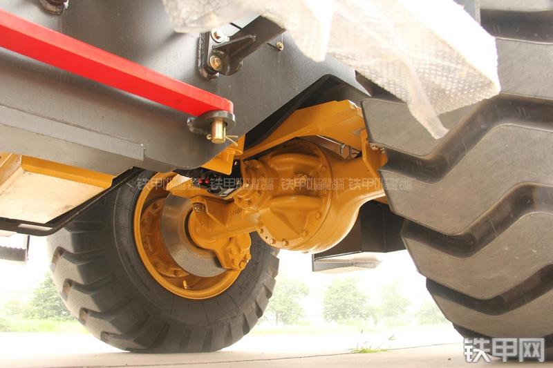 山东临工LG933L装载机局部