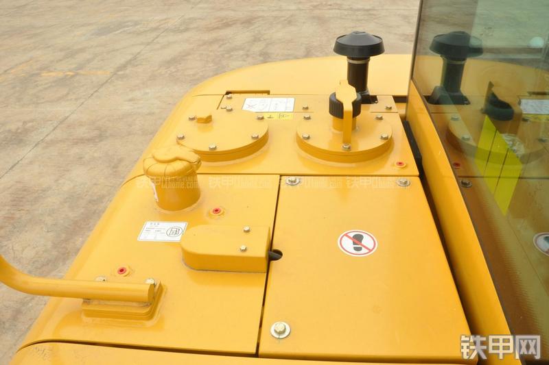 山东临工LG665E挖掘机局部