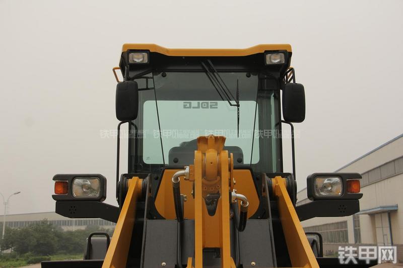 山东临工LG933L装载机局部