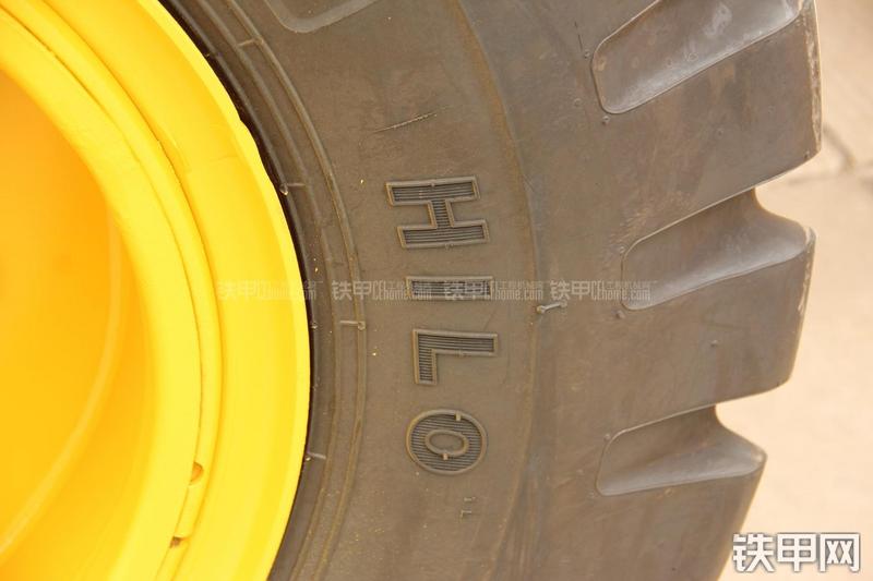 山东临工LG933L装载机局部