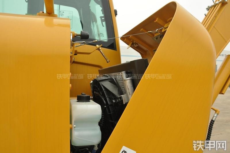 山东临工LG665E挖掘机局部