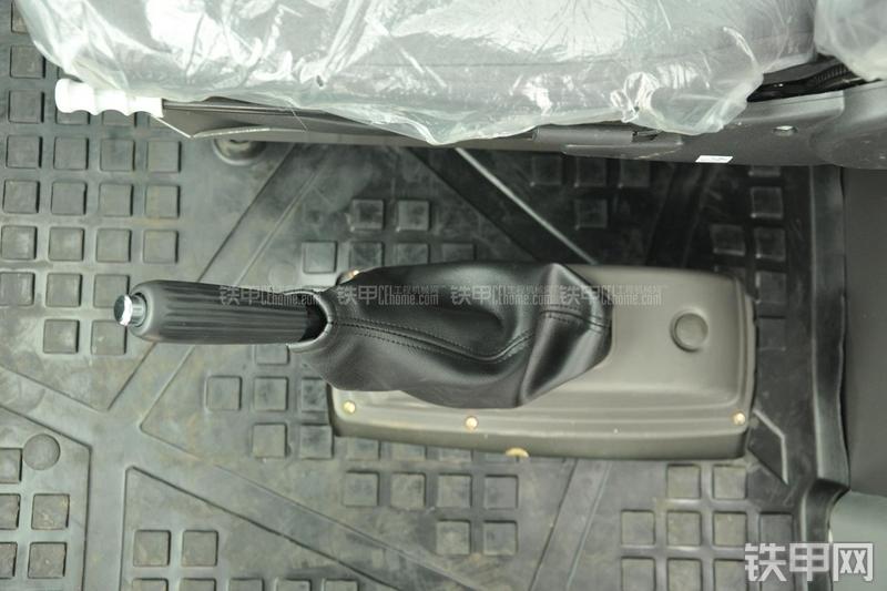 山东临工RS8140压路机局部