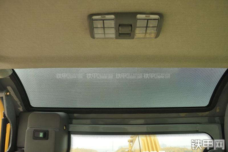 山东临工LG665E挖掘机局部