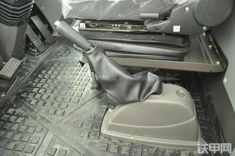 山东临工RS8140压路机局部