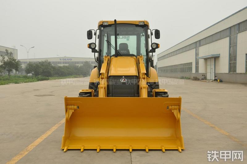 山东临工B877挖掘装载机整机外观