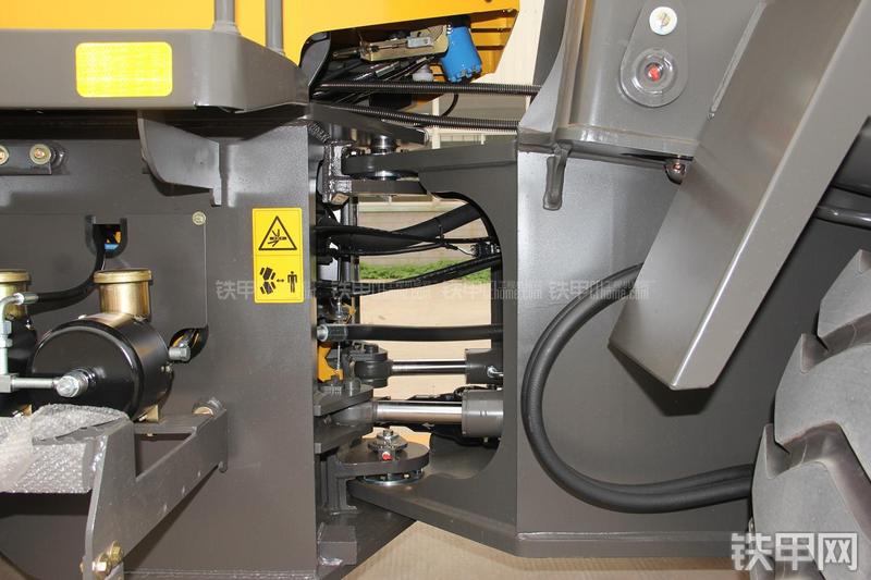 山东临工LG933L装载机局部