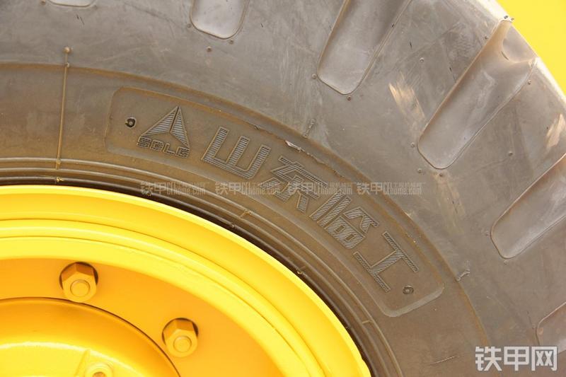 山东临工LG933L装载机局部