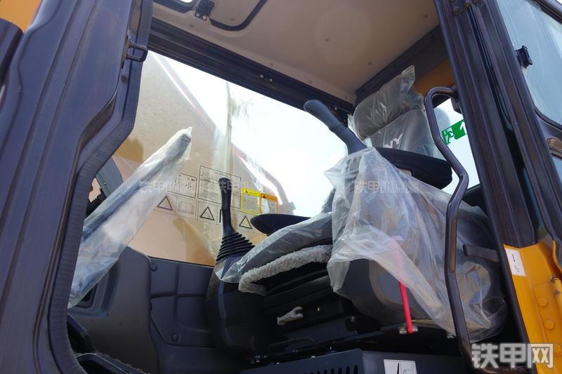 三一重工SY335C-9H挖掘机局部