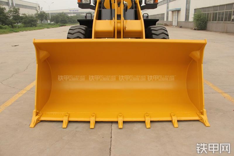 山东临工LG933L装载机局部