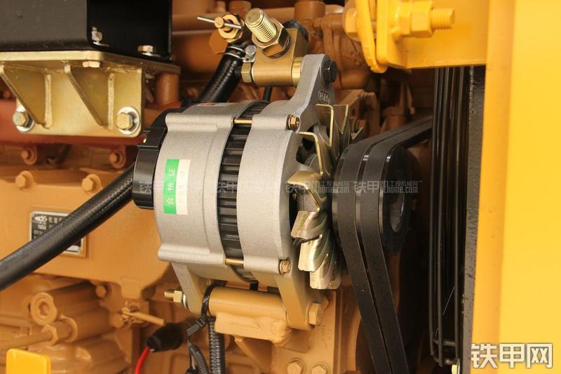 山东临工LG933L装载机局部