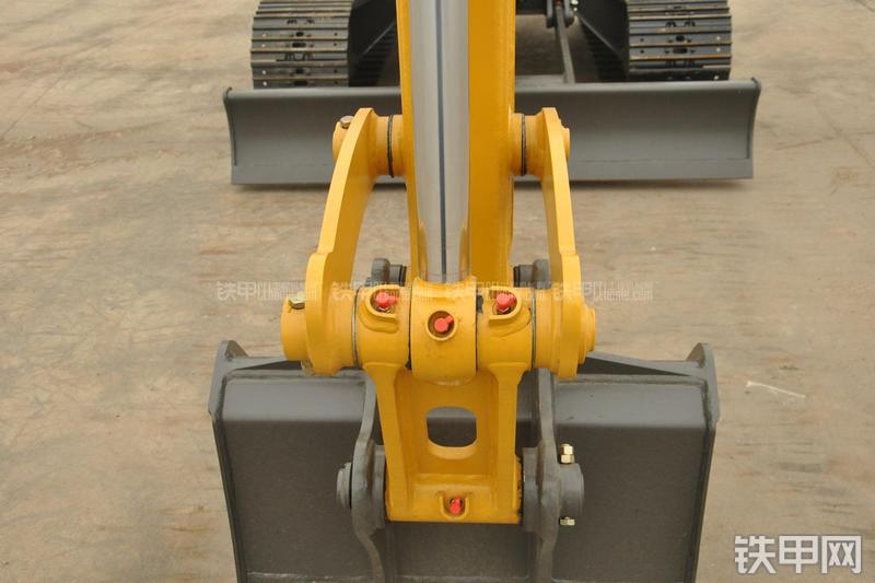 山东临工LG665E挖掘机局部