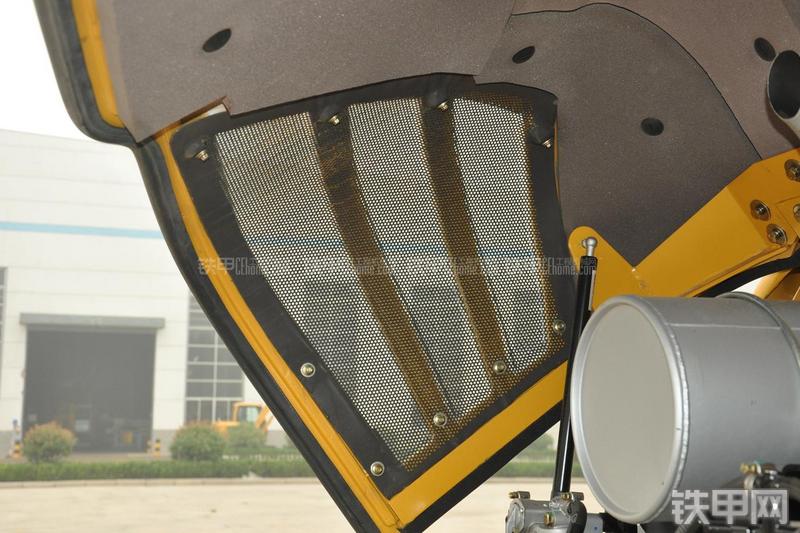 山东临工LG665E挖掘机局部