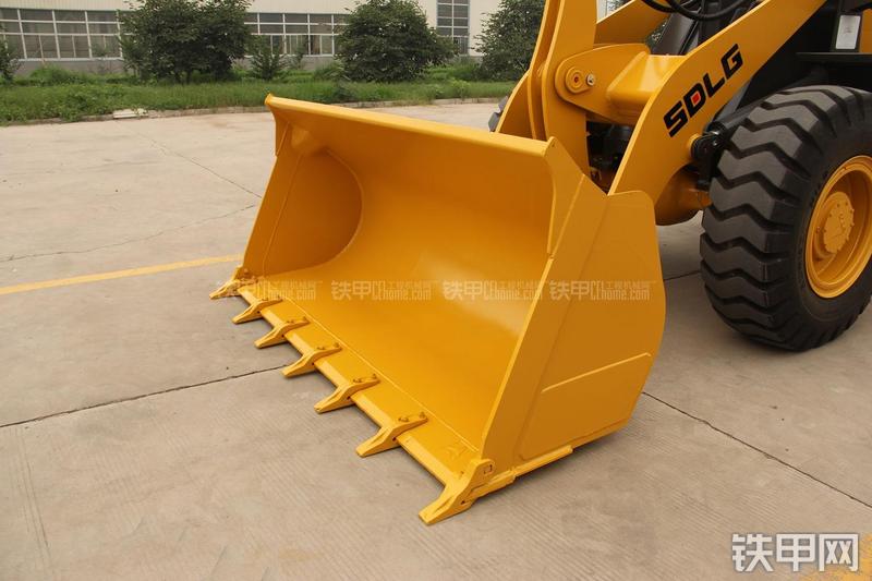 山东临工LG933L装载机局部