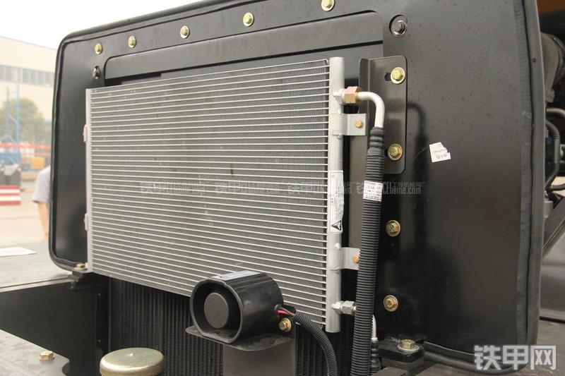 山东临工RS8140压路机局部