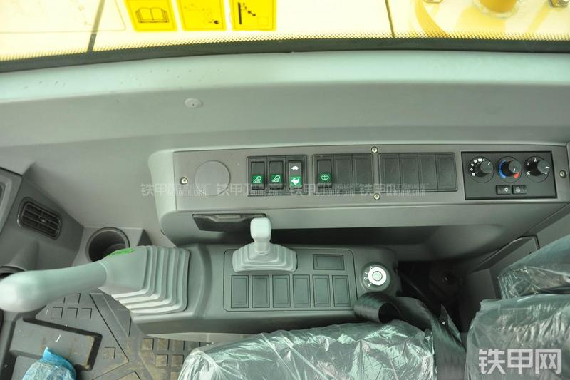 山东临工LG665E挖掘机局部