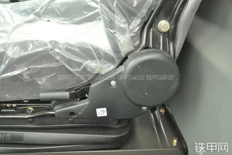 山东临工RS8140压路机局部