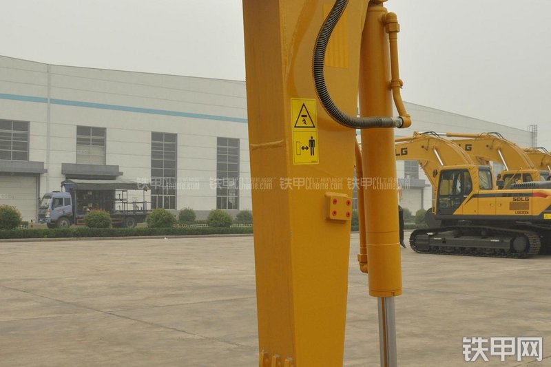 山东临工LG665E挖掘机局部