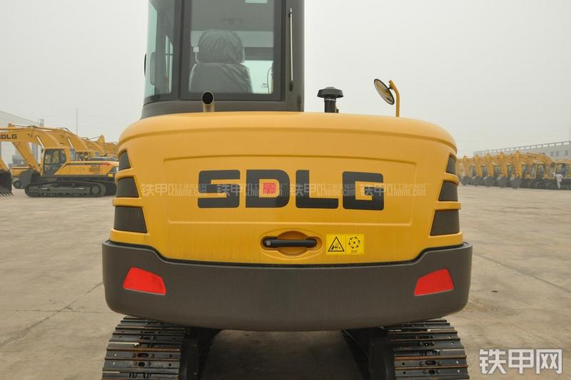 山东临工LG665E挖掘机整机外观
